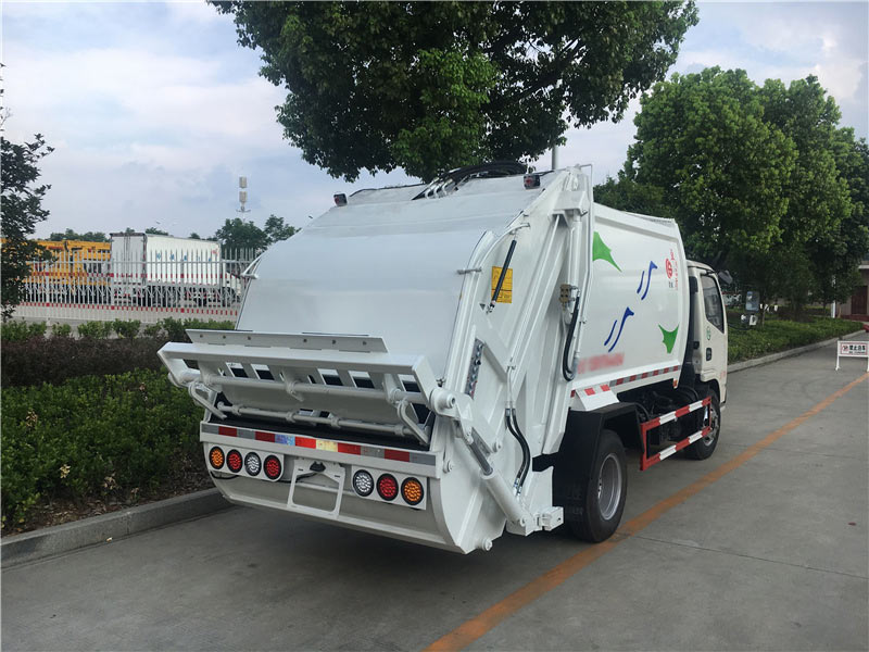 東風多利卡壓縮垃圾車（6方）