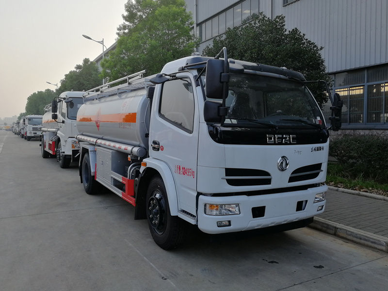 東風(fēng)多利卡8噸加油車(chē)