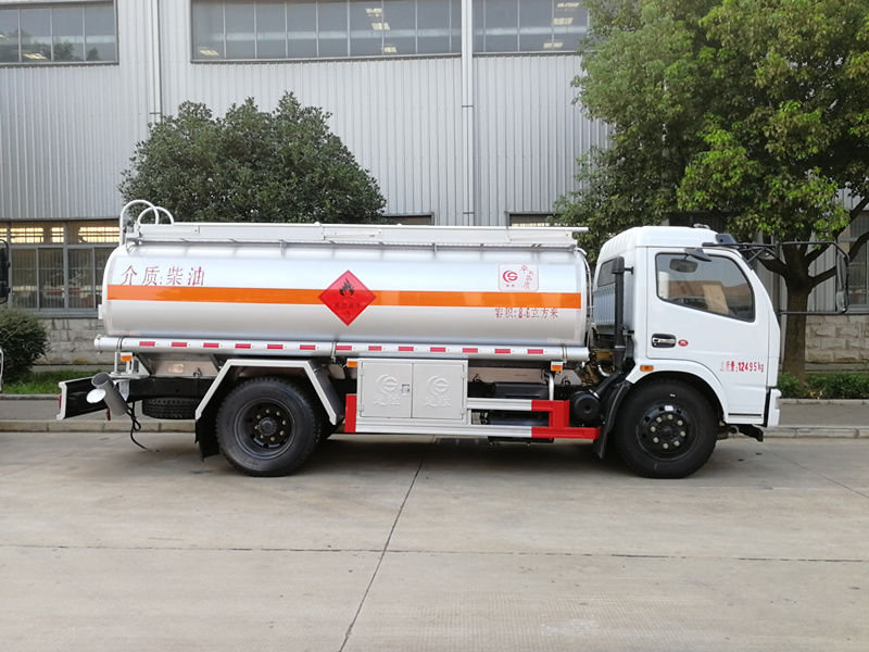 東風(fēng)多利卡8噸加油車(chē)