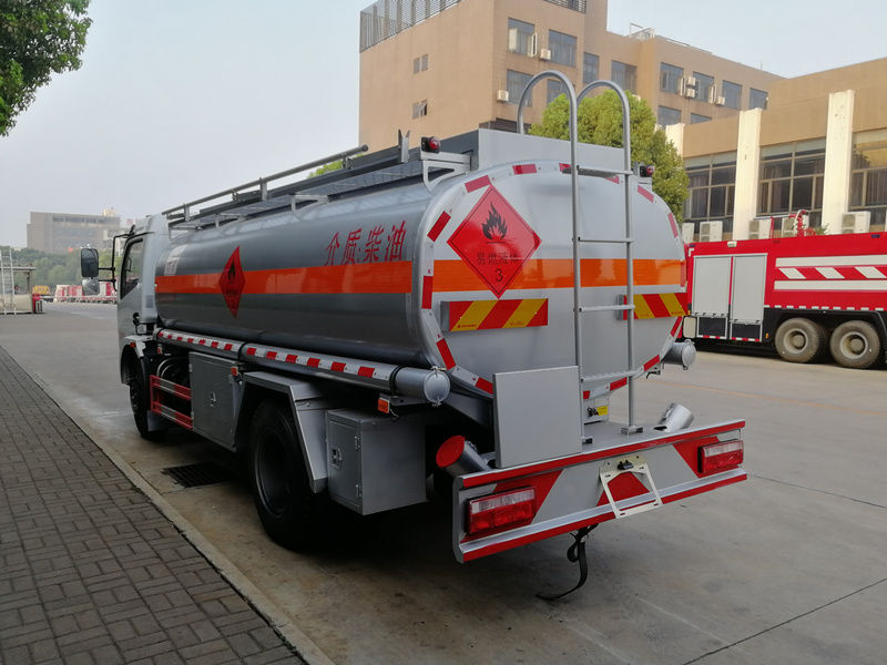 東風(fēng)多利卡8噸加油車(chē)
