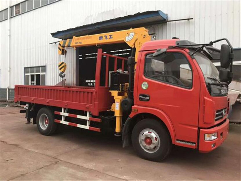 東風多利卡新飛工5噸隨車吊