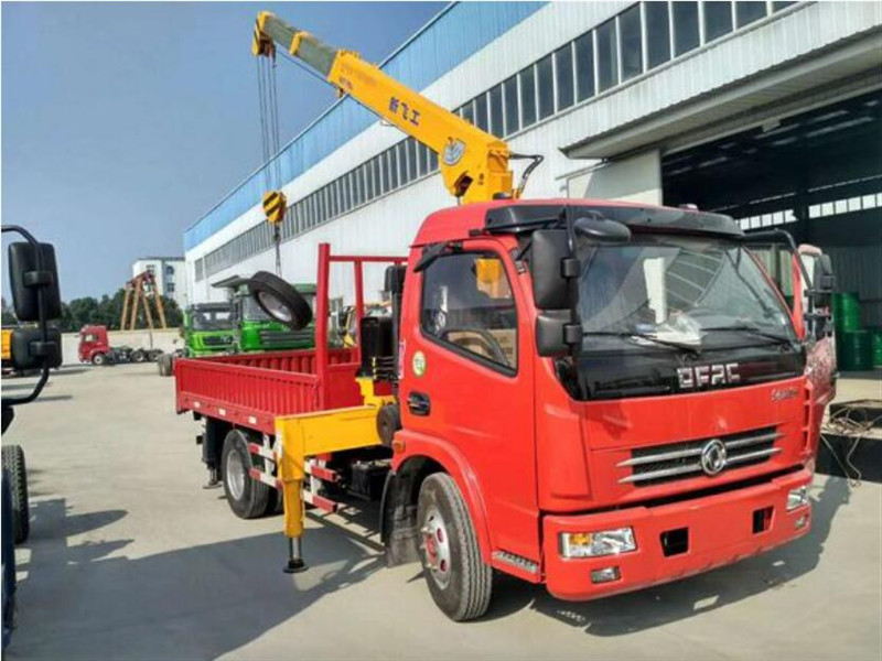 東風多利卡新飛工5噸隨車吊