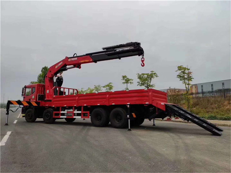 東風(fēng)T5前四后八10噸隨車吊帶爬梯