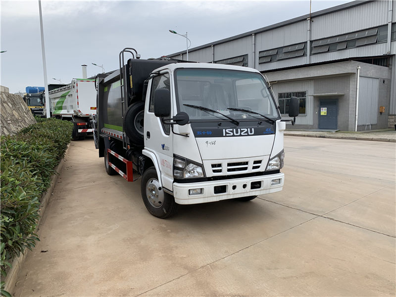 五十鈴壓縮垃圾車(chē)（4-6方）