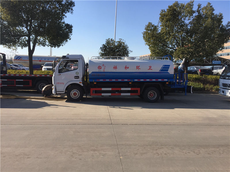 東風(fēng)多利卡灑水車(chē)（9噸）