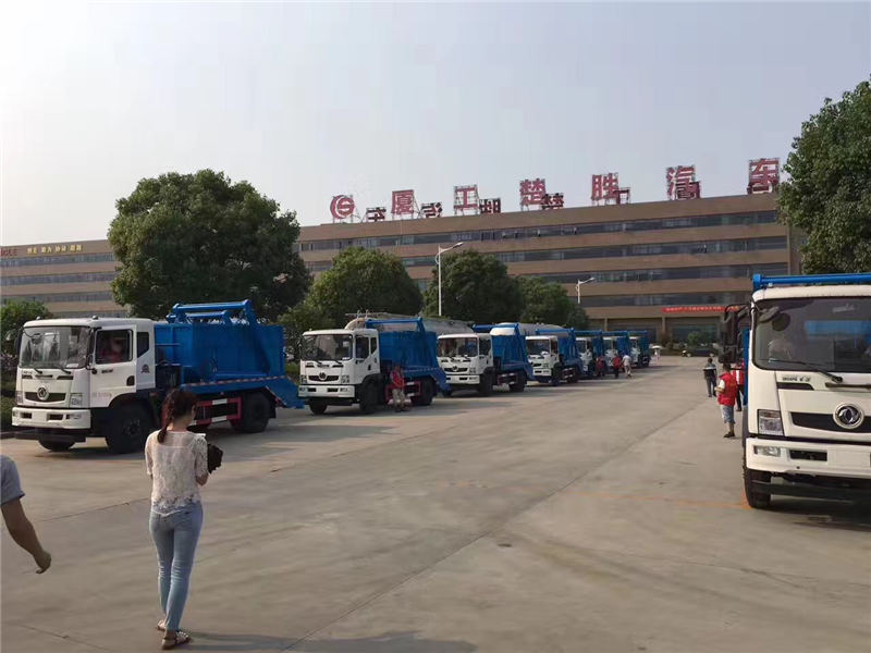 東風(fēng)D9擺臂垃圾車(chē)（8噸）