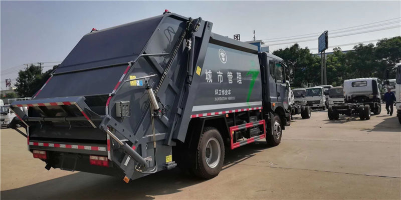 東風(fēng)D9壓縮垃圾車（10-12方）