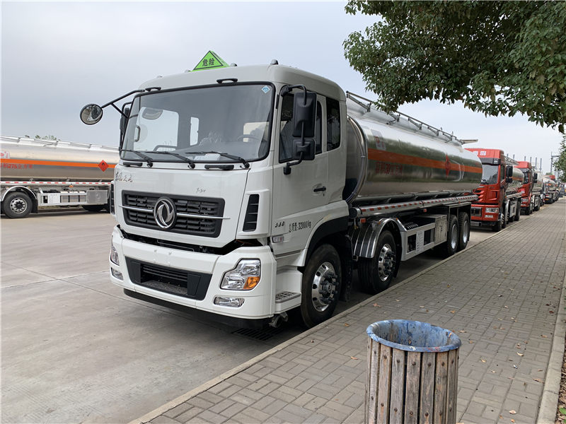 東風(fēng)天龍鋁合金油罐車（26噸）
