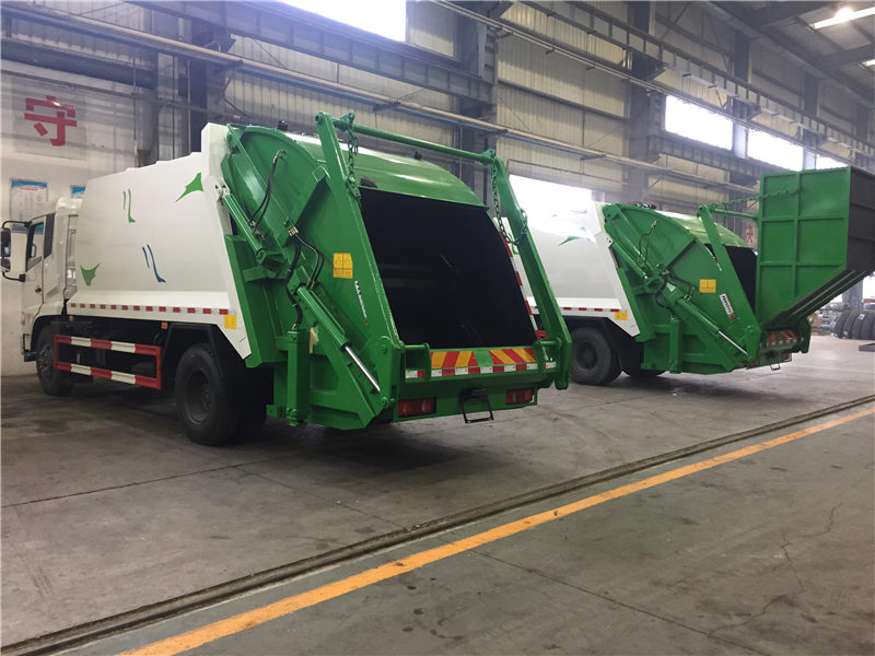東風天錦壓縮垃圾車（14方帶擺臂）