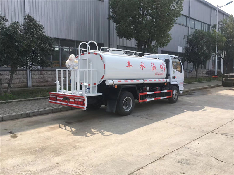 東風(fēng)藍(lán)牌灑水車（2噸）