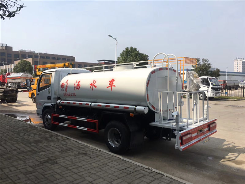 東風(fēng)藍(lán)牌灑水車（2噸）
