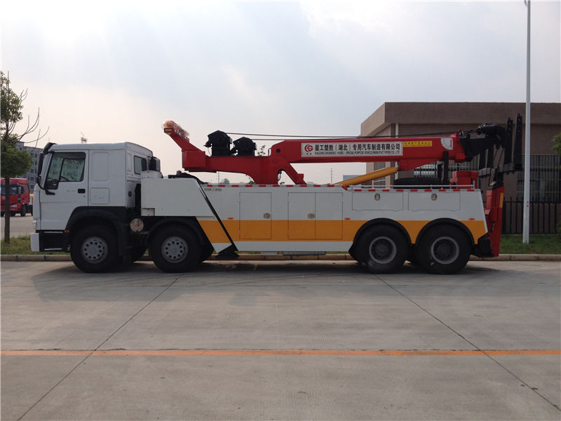 重汽豪沃清障車（40噸旋轉(zhuǎn)吊）