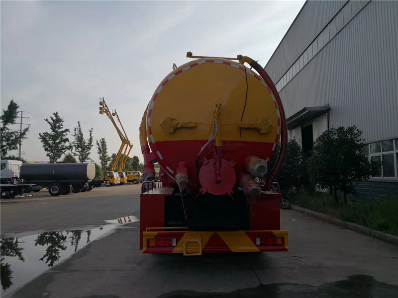 天龍清洗吸污車(chē)（聯(lián)合疏通車(chē)28噸）