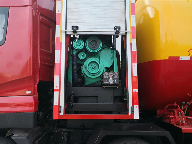 天龍清洗吸污車(chē)（聯(lián)合疏通車(chē)28噸）