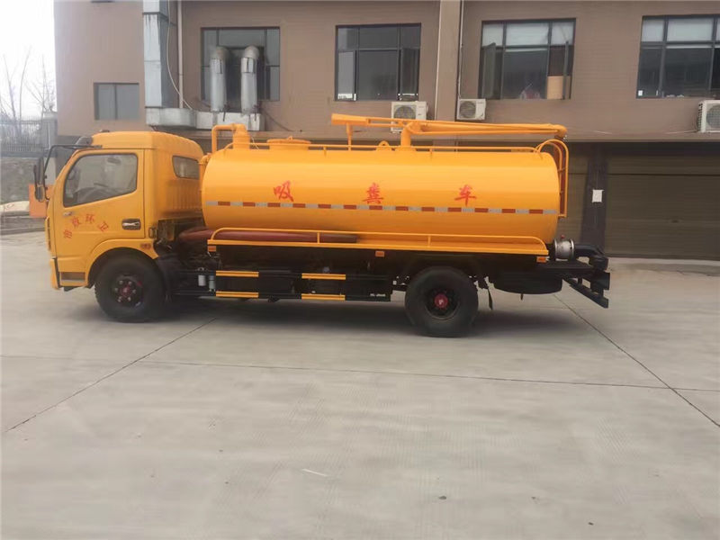 東風多利卡吸糞車（8噸）