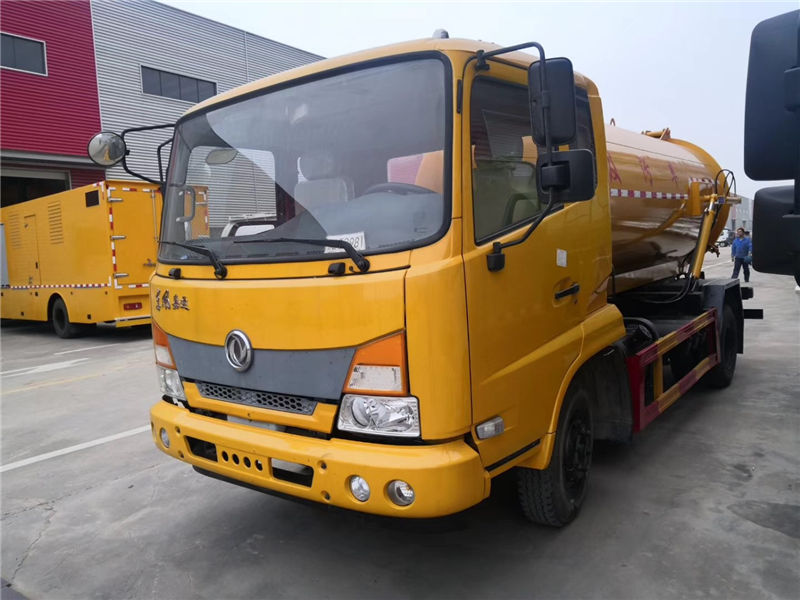 東風(fēng)多利卡吸污車(chē)（8噸）