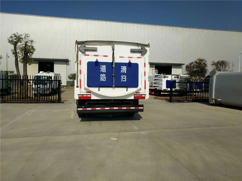 東風(fēng)D9掃路車（8噸)