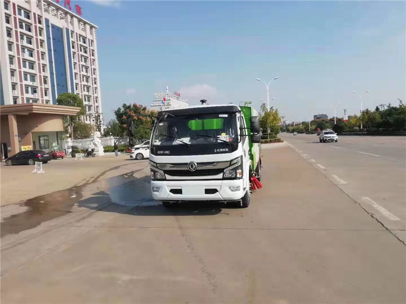 東風(fēng)多利卡掃路車（5噸 國(guó)六）