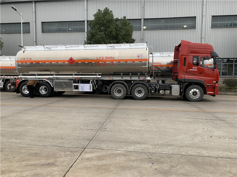 鋁合金半掛油罐車(chē)（38方直罐）