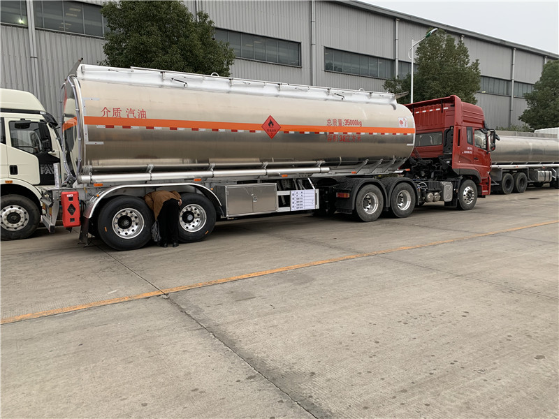 鋁合金半掛油罐車(chē)（38方直罐）