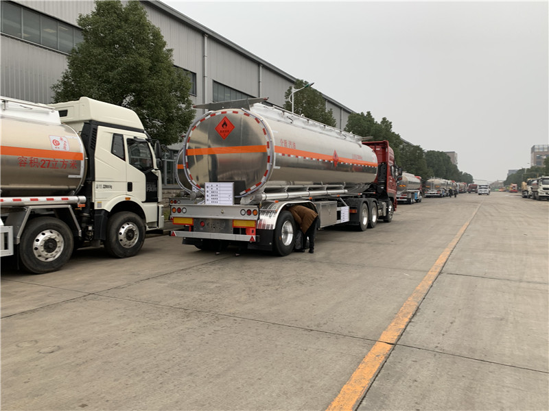 鋁合金半掛油罐車(chē)（38方直罐）