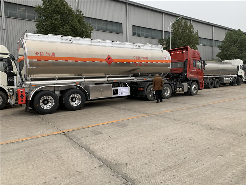 鋁合金半掛油罐車(chē)（38方直罐）