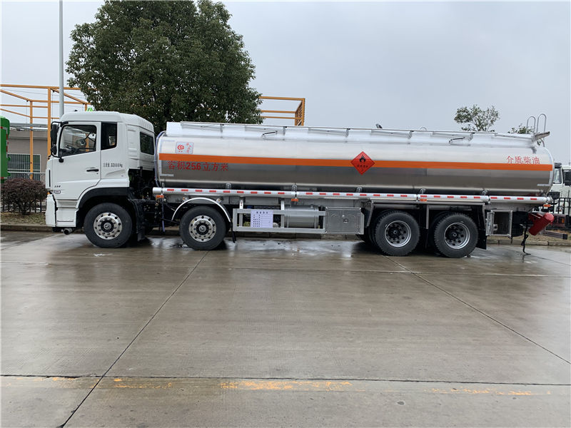 東風(fēng)天龍鋁合金油罐車（25噸柴油）
