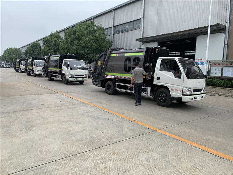 江鈴壓縮垃圾車（國(guó)六4-6方）