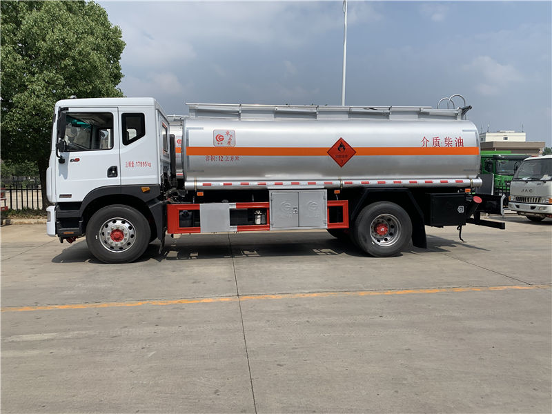 東風多利卡D9加油車（10-12噸）