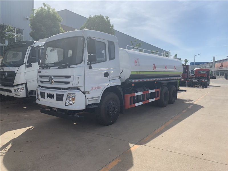 東風后雙橋灑水車（12-18噸國六）